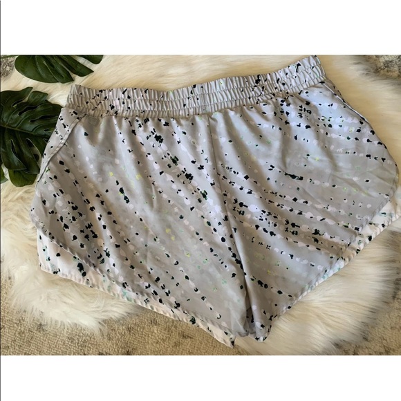 Fabletics Latrice Double Compression Shorts Size L - Picture 7 of 8